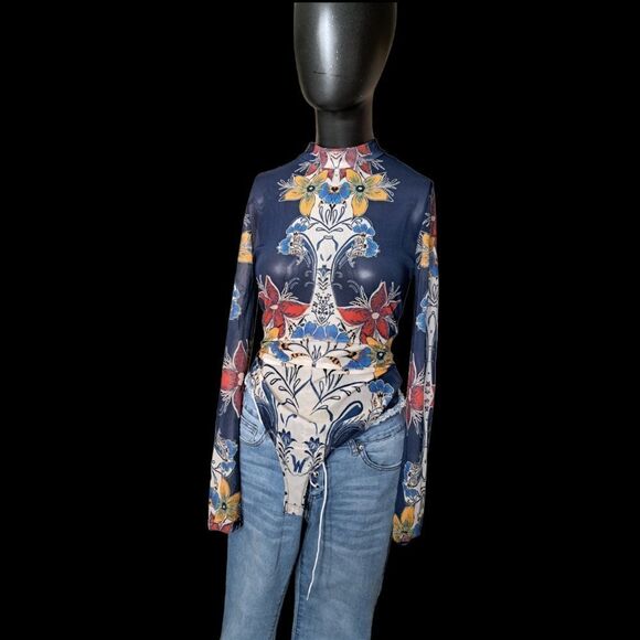 Jealous Tomato  - Picture 5 of 9